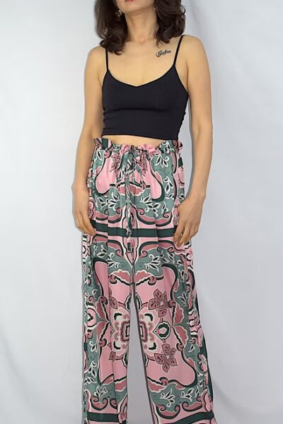 Pantalon Kimono décor fleurs géométriques rose bébé et vert