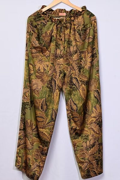 Pantalon Kimono décor feuillage doré sur fond nuancé de verts