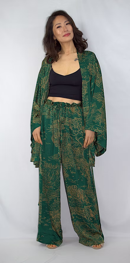 Pantalon Kimono décor paysage asiatique doré sur fond vert – Image 3