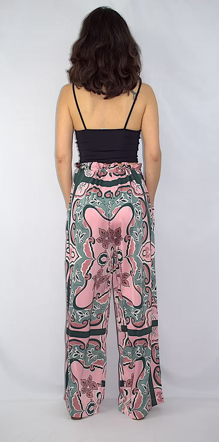 Pantalon Kimono décor fleurs géométriques rose bébé et vert – Image 2