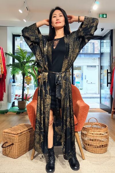 Veste Kimono Longue Paysage doré sur fond noir Manches droites