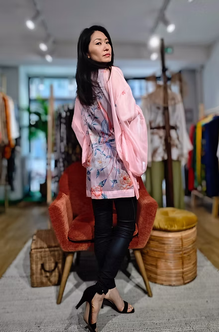 Veste kimono Courte en organza rose phénix – Image 3