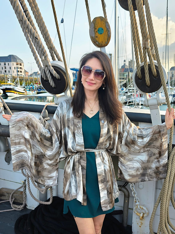 Veste kimono Courte en mousseline brun clair à motif marbré – Image 2