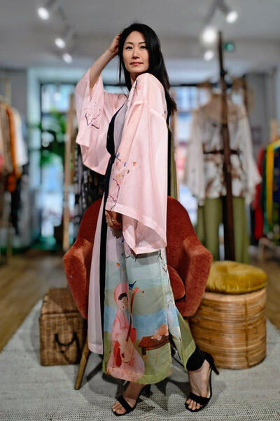 Veste kimono Longue en organza rose fille asiatique
